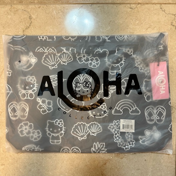 Aloha Collection x Hello Kitty Black Max Pouch - Picture 5 of 6